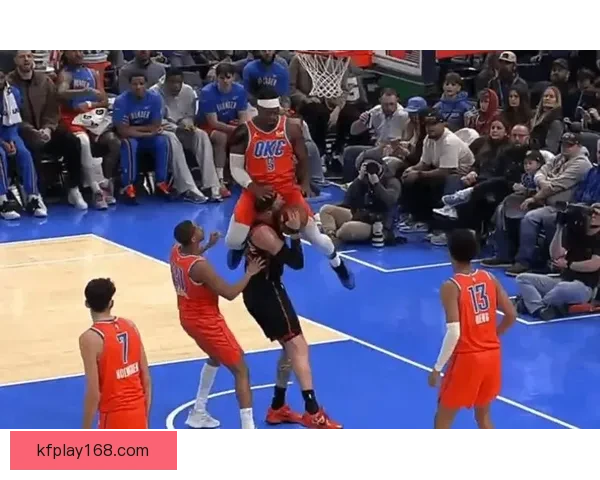 麦克布莱德复出后伤情告急 与多尔特拼抢大腿受伤称无法走路